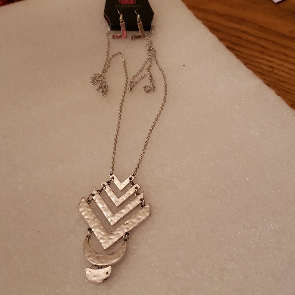 Necklace w earrings